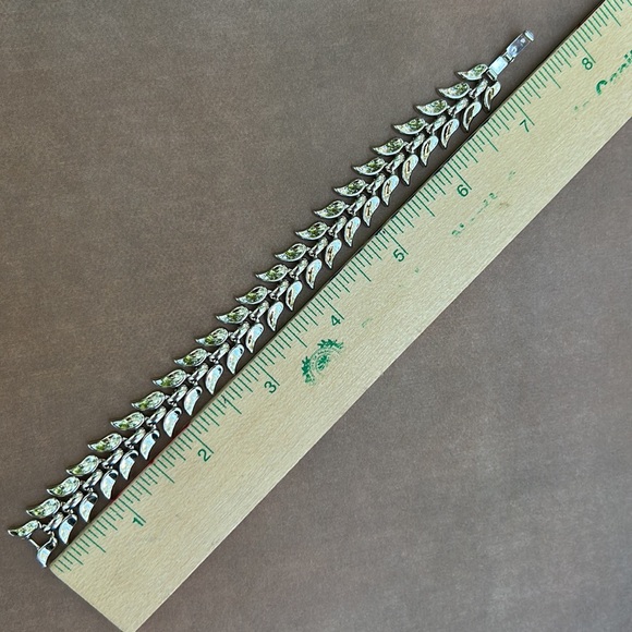 Trifari Silver Leaves Bracelet - Picture 7 of 15